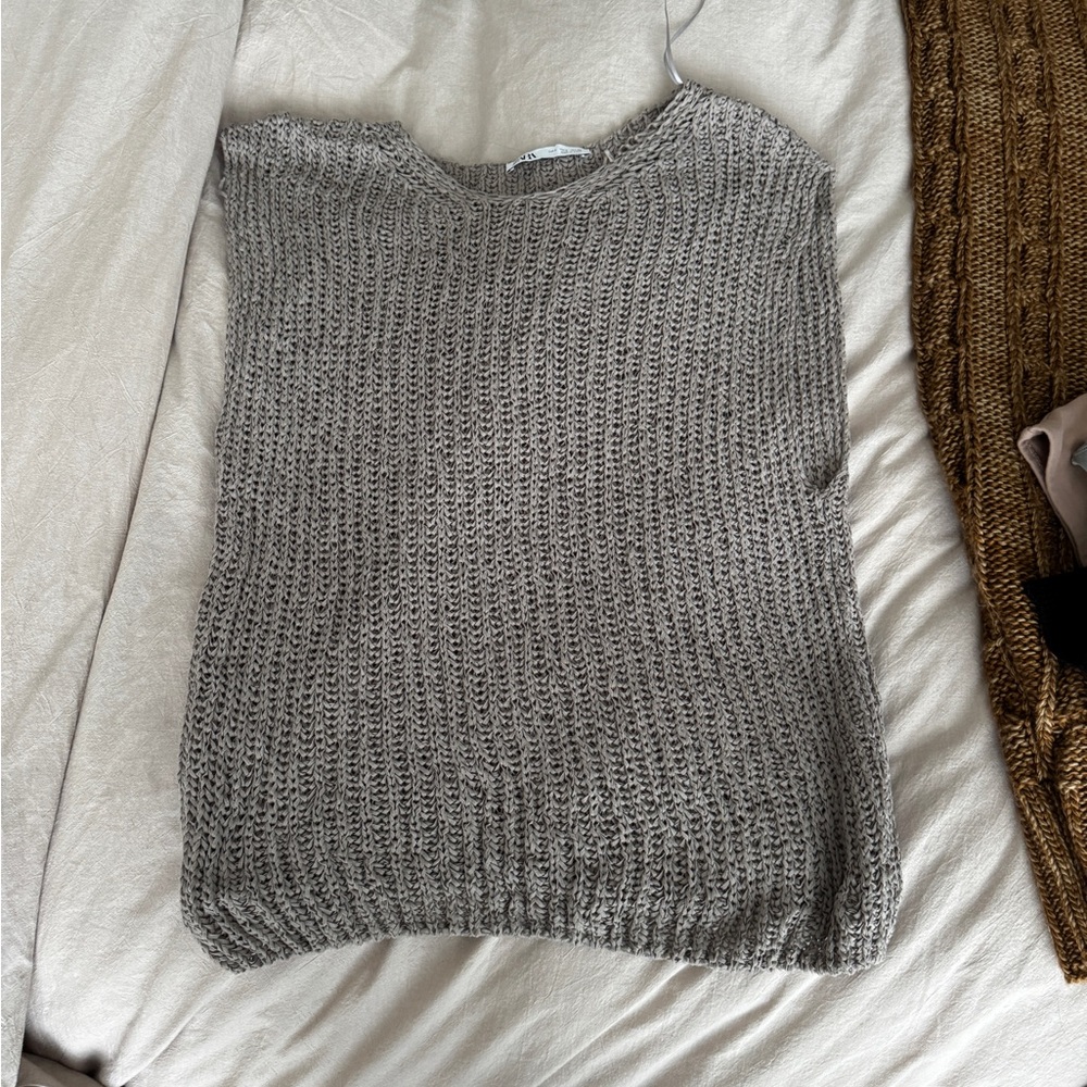 Sweater vest